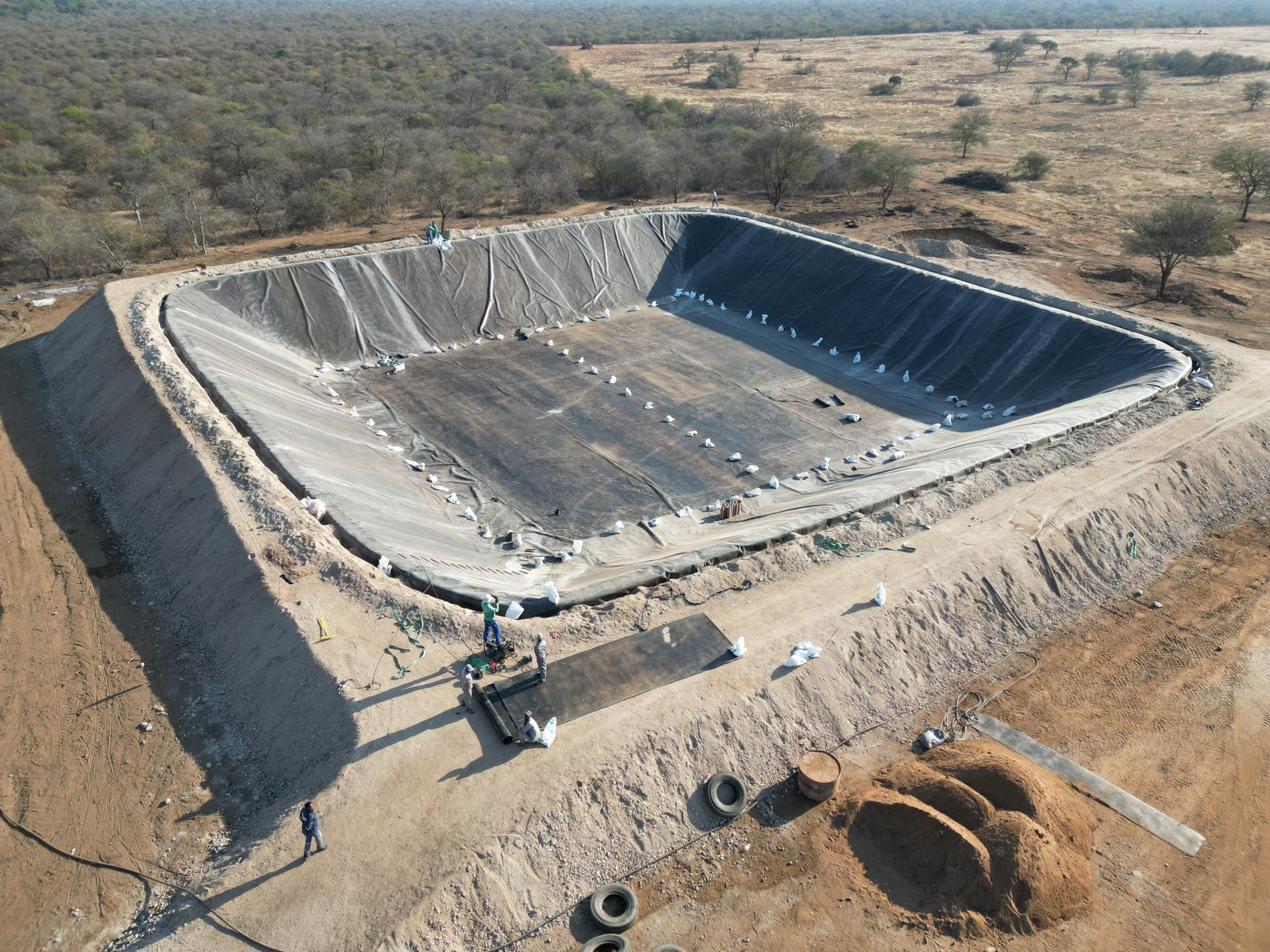 Large scale dam installation of HDPe liner
